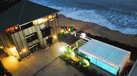The Cabana - Luxurious Oceanfront villa in Kochi !! Hotels in Vypin Island
