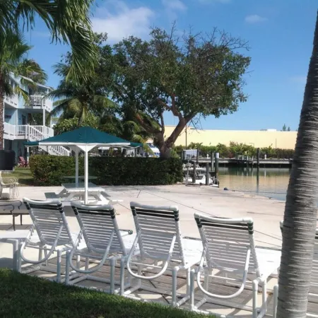Cozy 1 bedroom 1 bath condo minutes from Sombrero beach.