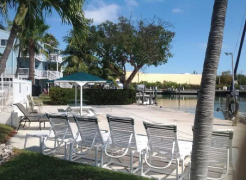Cozy 1 bedroom 1 bath condo minutes from Sombrero beach.