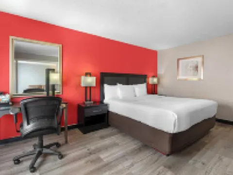 Quality Inn & Suites 5585 Ambler Drive Mississauga Ontario Hotels near Kariya Park