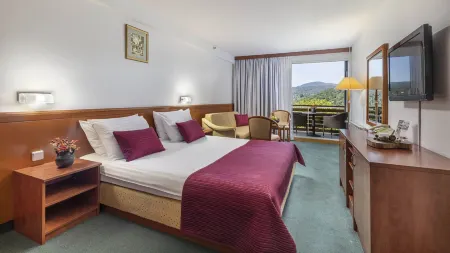 Hotel Jezero Отели в г. Пријебој