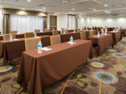 ฮอลิเดย์ อินน์ เอ็กซ์เพรส แอนด์ สวีทส์ ไวโอมิสซิง บาย IHG โรงแรมในไวโอมิสซิง