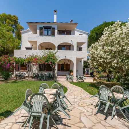 Apartment in Mont-Roig near the Bay