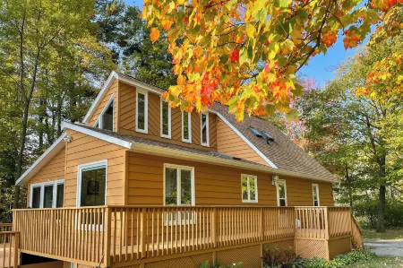 Private Beach and Deck Spacious Lake Michigan Home