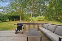 3 Bedroom Townhome next to Cheat Lake / Sunset Beach Marina!