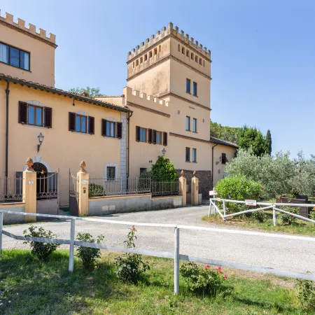 Poolside Leisure in Empoli Hideaway