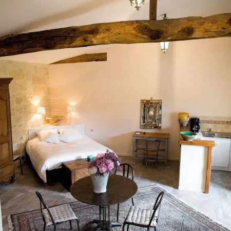 Château Latour Segur Suites & Spa