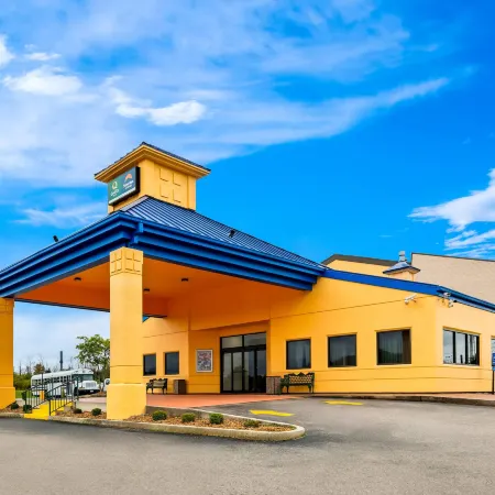 Super 8 by Wyndham Mason