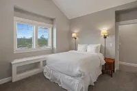 Five Peaks Home with Soaking Tub