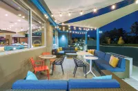 Tru by Hilton Savannah Airport