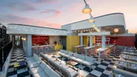 Hotel Indigo ADELAIDE MARKETS by IHG - ที่มีบาร์