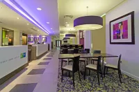 Holiday Inn Express HARLOW by IHG - Quầy bar