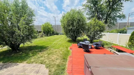 LUXE 3 BR, 2 BA + Hot Tub