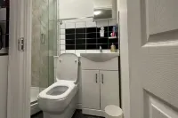 Studio Sleeps 1 Near Acton Park 런던 버로우 오브 일링 호텔