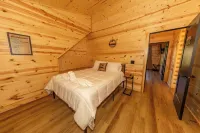 Relaxing luxury lodge, 4-bedroom retreat with WiFi, AC in Logan