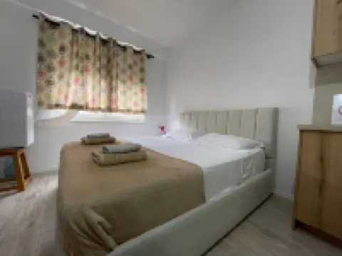 BonBon 2 - Quiet Central Studio