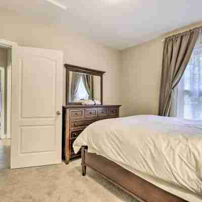 2 Mi to Downtown: Springfield Apt w/ Balcony! Rooms
