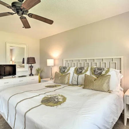 Jupiter Condo w/ Pool Access, Walk to Beach!