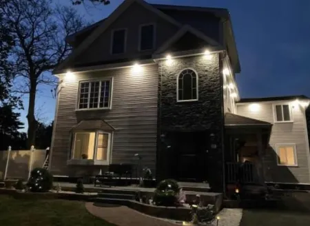 Amazing 3 Bedroom Apt&Porch  1.8 Miles from Beach 45 Minutes Driving to Salem MA