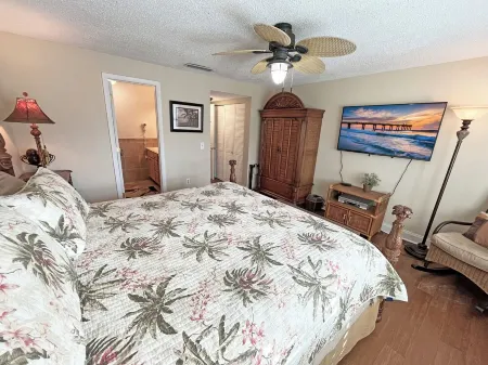 Crescent Beach D-10 Four Wind Condo