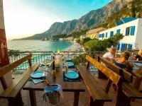 Beach Hotel Hotele w: Drasnice