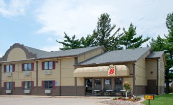 Super 8 by Wyndham Pella