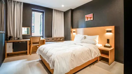 Mipo Oceanside Hotel