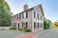 < 1 Mi to Dtwn Salem: Apt w/ Shared Patio & Yard! - Condos