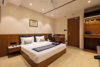 Pravasa Stay, Bapat Square