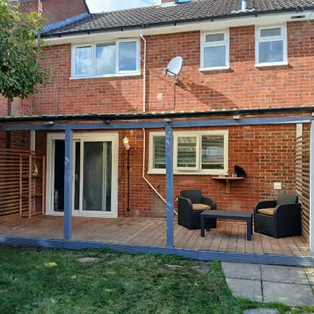 Modern and Spacious 3 Bed Retreat - Bracknell