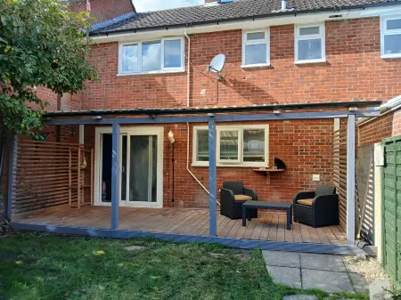 Modern and Spacious 3 Bed Retreat - Bracknell