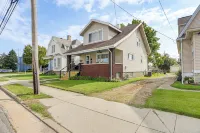 1 Mi to Cedar Point: Family Getaway w/ Porch! - 3-Star