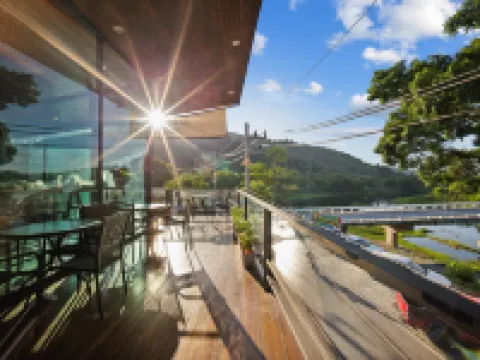 The Sky Roof Homestay @ Kiriwong Hotels in Lan Saka