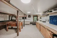 26sl - Hot Tub - BBQ - Game Room - Sleeps 8 3 Bedroom Home by RedAwning