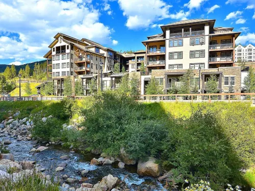 Founders Pointe 1 Bedroom  Condo by RedAwning - Kitchens