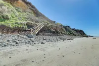 Peaceful Fall Escape: Oregon Home w/ Ocean View - ビーチサイド