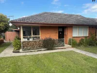 Modern 2 bedroom Home near Melbourne Airport, DFO, Tullamarine FWY & Calder FWY Hotels in Essendon North