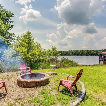 Lake Holbrook Waterfront Vacation Rental w/ Dock!