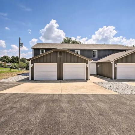 Pet-Friendly Abode, Walk to Table Rock Lake!