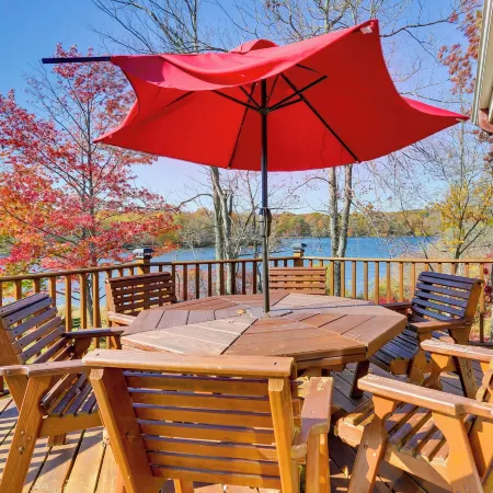 Waterfront Haven on Pines Lake Ski, Swim and Relax