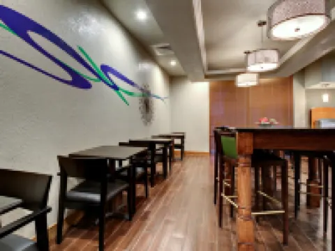 Holiday Inn Express 馬什菲爾德（斯普林菲爾德區） 馬什菲爾德酒店