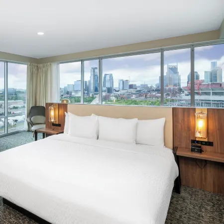 La Quinta Inn & Suites by Wyndham Nashville Downtown/Stadium
