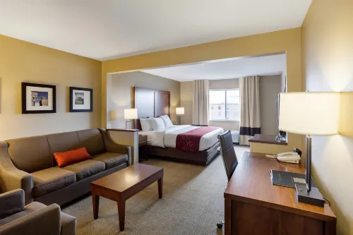 Comfort Suites Lincoln North - Pools