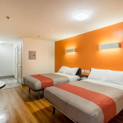 موتل 6 جرينفيل، ساوث كارولاينا Hotels near جامعة بوب جونز