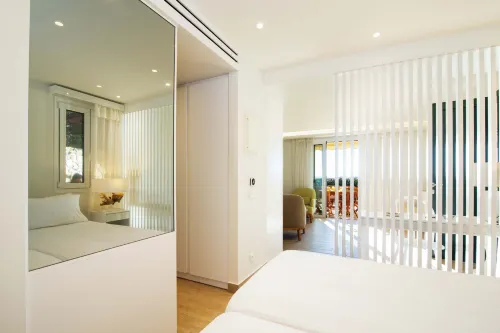 Glyfada Glow Suites by Corfuescapes - 4-Star