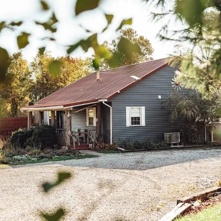 Cozy Getaway: Dogs Stay Free, Fenced Yard, Private Fishing Pond