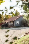 Private 5 Acres w. Pond, Hot Tub, Pet Friendly