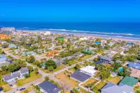 Beachside Snowbird Escape With Fenced Yard & Washer/dryer - Walk to Beach Access - واي فاي