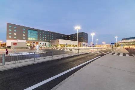 Courtyard Warsaw Airport
