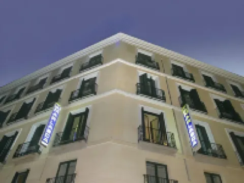 Hostal Marlasca Hotels near Huertas
